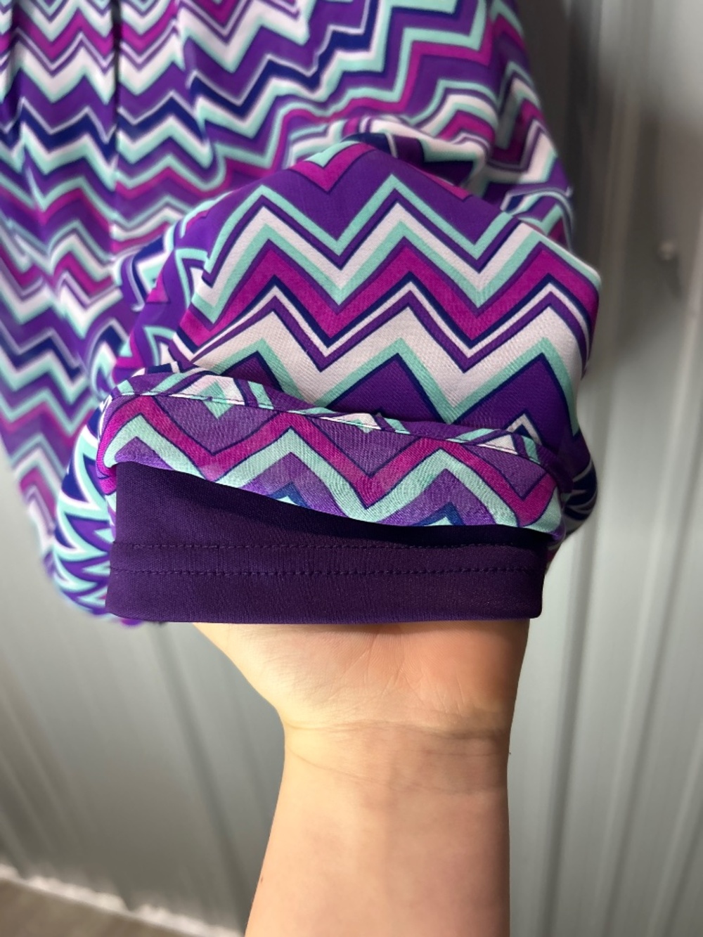 Colorful zigzag pattern blouse. - Picture 4 of 4